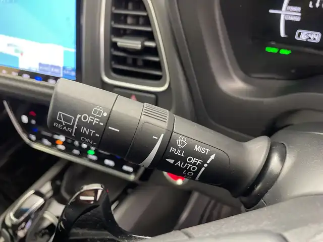 ホンダ ヴェゼル ハイブリッド Z ホンダセンシング 鹿児島県 2019(平31)年 3.1万km クリスタルブラックパール 純正ナビ/・CD/DVD/・FM/AM/・フルセグTV/・SD/Music Rack/・USB/HDMI/・Bluetooth/ホンダセンシング/●衝突軽減ブレーキ〈CMBS〉/●誤発進抑制機能/●歩行者事故低減ステアリング/●路外逸脱抑制機能/●ACC〈アダプティブ・クルーズ・コントロール〉/●LKAS〈車線維持支援システム〉/●先行車発進お知らせ機能/●標識認識機能/バックカメラ/サイドカーテンエアバッグ/LEDヘッドライト/ハーフレザーシート/運転席+助手席シートヒーター/ドライブレコーダー/ビルトインETC/アイドリングストップ/パドルシフト/横滑り防止装置