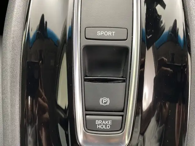 ホンダ ヴェゼル ハイブリッド Z ホンダセンシング 鹿児島県 2019(平31)年 3.1万km クリスタルブラックパール 純正ナビ/・CD/DVD/・FM/AM/・フルセグTV/・SD/Music Rack/・USB/HDMI/・Bluetooth/ホンダセンシング/●衝突軽減ブレーキ〈CMBS〉/●誤発進抑制機能/●歩行者事故低減ステアリング/●路外逸脱抑制機能/●ACC〈アダプティブ・クルーズ・コントロール〉/●LKAS〈車線維持支援システム〉/●先行車発進お知らせ機能/●標識認識機能/バックカメラ/サイドカーテンエアバッグ/LEDヘッドライト/ハーフレザーシート/運転席+助手席シートヒーター/ドライブレコーダー/ビルトインETC/アイドリングストップ/パドルシフト/横滑り防止装置