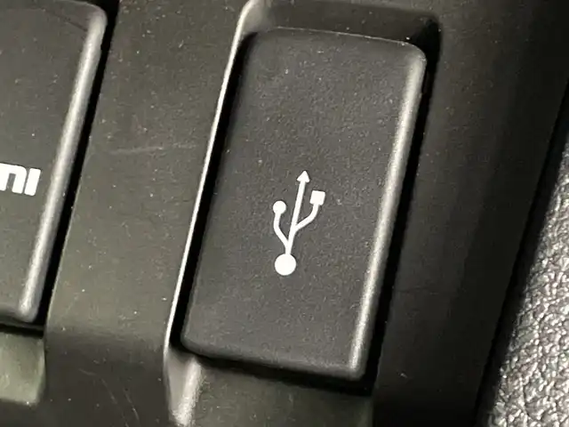 ホンダ ヴェゼル ハイブリッド Z ホンダセンシング 鹿児島県 2019(平31)年 3.1万km クリスタルブラックパール 純正ナビ/・CD/DVD/・FM/AM/・フルセグTV/・SD/Music Rack/・USB/HDMI/・Bluetooth/ホンダセンシング/●衝突軽減ブレーキ〈CMBS〉/●誤発進抑制機能/●歩行者事故低減ステアリング/●路外逸脱抑制機能/●ACC〈アダプティブ・クルーズ・コントロール〉/●LKAS〈車線維持支援システム〉/●先行車発進お知らせ機能/●標識認識機能/バックカメラ/サイドカーテンエアバッグ/LEDヘッドライト/ハーフレザーシート/運転席+助手席シートヒーター/ドライブレコーダー/ビルトインETC/アイドリングストップ/パドルシフト/横滑り防止装置