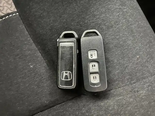 ホンダ Ｎ ＢＯＸ カスタム G L ホンダセンシング 佐賀県 2019(令1)年 4.2万km クリスタルブラックパール 純正8インチナビ/フルセグＴＶ/CD/DVD/Bluetooth/バックカメラ/衝突被害軽減システム/レーダークルーズコントロール/レーンアシスト/先行車発信お知らせ機能/ロードサインアシスト/クリアランスソアー/オートライト/オートマチックハイビーム/LEDヘッドライト/LEDフォグライト/ビルトインETC/運転席・助手席シートヒーター/助手席側パワースライドドア/後席サンシェード/チップアップシート/IＳＯＦＩＸ対応/スマートキー/スペアキー×１/純正フロアマット/純正14インチアルミホイール