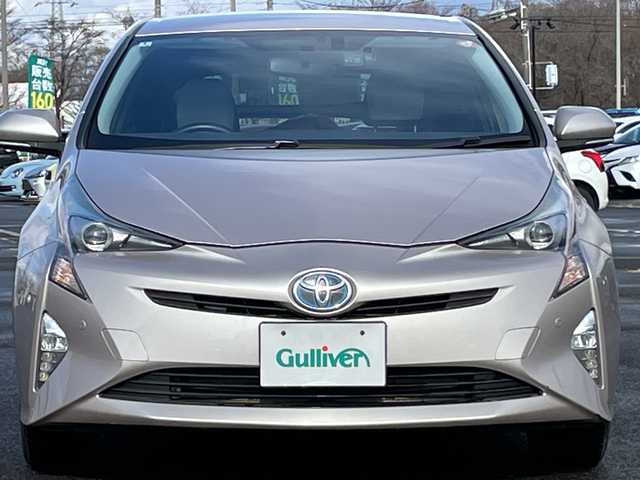 トヨタ プリウス S 道央・札幌 2016(平28)年 9.8万km スティールブロンドM ４WD/寒冷地仕様/純正ディーラーOPナビ/CD/DVD/BT/フルセグ/横滑り防止装置/クリアランスソナー/パーキングアシスト/バックカメラ/ビルトインETC/ドライブレコーダー/EVMODE/DRIVEMODE切替/ワイパーデアイサー/革巻きステアリング/ステアリングリモコン/プッシュスタート/スマートキー/LEDヘッドライト/オートライト/フォグランプ/電動格納ミラー/ヒーテッドドアミラー/ウィンカーミラー/純正フロアマット/ドアバイザー/スペアキー/純正エンジンスターター/社外AW付夏タイヤ積込/（純正ホイールキャップ付）/195/65/R15/2021年/山4mm