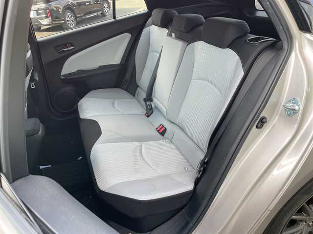 トヨタ プリウス S 道央・札幌 2016(平28)年 9.8万km スティールブロンドM ４WD/寒冷地仕様/純正ディーラーOPナビ/CD/DVD/BT/フルセグ/横滑り防止装置/クリアランスソナー/パーキングアシスト/バックカメラ/ビルトインETC/ドライブレコーダー/EVMODE/DRIVEMODE切替/ワイパーデアイサー/革巻きステアリング/ステアリングリモコン/プッシュスタート/スマートキー/LEDヘッドライト/オートライト/フォグランプ/電動格納ミラー/ヒーテッドドアミラー/ウィンカーミラー/純正フロアマット/ドアバイザー/スペアキー/純正エンジンスターター/社外AW付夏タイヤ積込/（純正ホイールキャップ付）/195/65/R15/2021年/山4mm