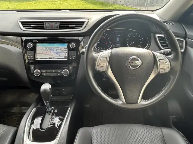 日産 エクストレイル 20X エマージェンシーブレーキ 長崎県 2015(平27)年 3.7万km ブリリアントホワイトパール ワンオーナー/純正メモリナビ/（CD/DVD/BT/フルセグ）/全方位カメラ/衝突軽減システム/レーンアシスト/クルーズコントロール/ETC/ステアリングスイッチ/シートヒーター/オートライト/純正１７インチAW