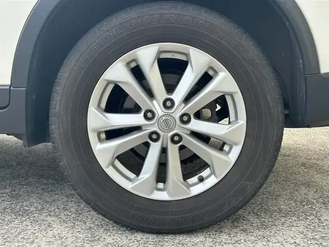 日産 エクストレイル 20X エマージェンシーブレーキ 長崎県 2015(平27)年 3.7万km ブリリアントホワイトパール ワンオーナー/純正メモリナビ/（CD/DVD/BT/フルセグ）/全方位カメラ/衝突軽減システム/レーンアシスト/クルーズコントロール/ETC/ステアリングスイッチ/シートヒーター/オートライト/純正１７インチAW