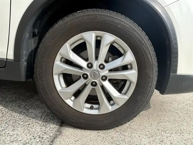 日産 エクストレイル 20X エマージェンシーブレーキ 長崎県 2015(平27)年 3.7万km ブリリアントホワイトパール ワンオーナー/純正メモリナビ/（CD/DVD/BT/フルセグ）/全方位カメラ/衝突軽減システム/レーンアシスト/クルーズコントロール/ETC/ステアリングスイッチ/シートヒーター/オートライト/純正１７インチAW