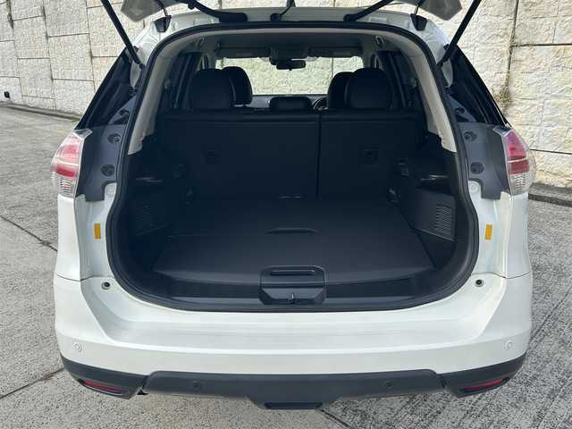 日産 エクストレイル 20X エマージェンシーブレーキ 長崎県 2015(平27)年 3.7万km ブリリアントホワイトパール ワンオーナー/純正メモリナビ/（CD/DVD/BT/フルセグ）/全方位カメラ/衝突軽減システム/レーンアシスト/クルーズコントロール/ETC/ステアリングスイッチ/シートヒーター/オートライト/純正１７インチAW