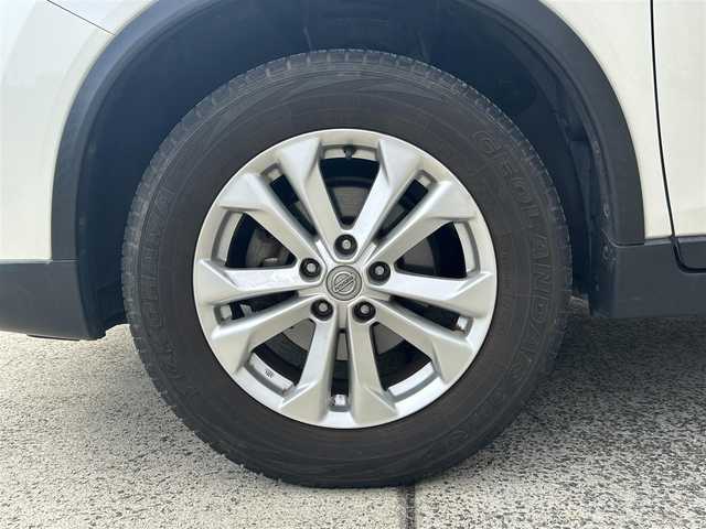 日産 エクストレイル 20X エマージェンシーブレーキ 長崎県 2015(平27)年 3.7万km ブリリアントホワイトパール ワンオーナー/純正メモリナビ/（CD/DVD/BT/フルセグ）/全方位カメラ/衝突軽減システム/レーンアシスト/クルーズコントロール/ETC/ステアリングスイッチ/シートヒーター/オートライト/純正１７インチAW