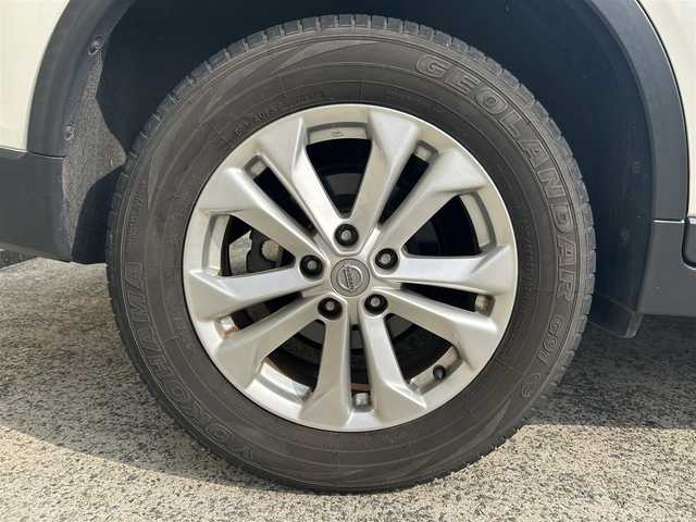 日産 エクストレイル 20X エマージェンシーブレーキ 長崎県 2015(平27)年 3.7万km ブリリアントホワイトパール ワンオーナー/純正メモリナビ/（CD/DVD/BT/フルセグ）/全方位カメラ/衝突軽減システム/レーンアシスト/クルーズコントロール/ETC/ステアリングスイッチ/シートヒーター/オートライト/純正１７インチAW