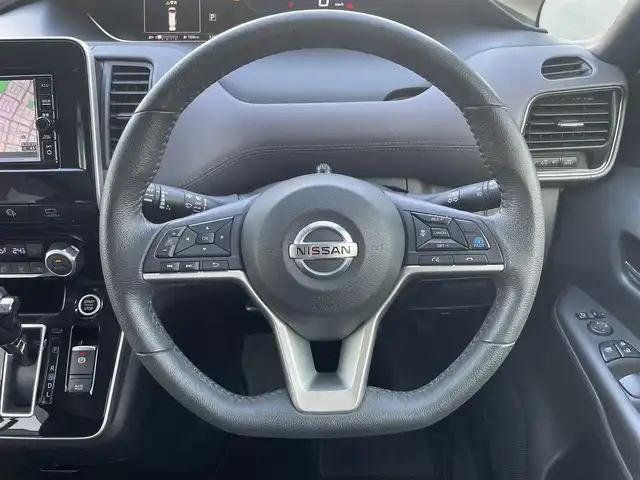 日産 セレナ ハイウェイスター V 静岡県 2020(令2)年 5.3万km ブリリアントホワイトパール 純正ナビ/・フルセグTV/・Bluetooth接続/・DVD再生/プロパイロット/エマージェンシーブレーキ/アラウンドビューモニター/パーキングアシスト/BSM/両側パワースライドドア/電動パーキングブレーキ/オートブレーキホールド/プッシュスタート/スマートキー/スペアキー/ビルトインETC/ドラレコ/LEDオートライト/オートハイビーム/スタッドレスタイヤ＋社外ホイール4本有り（195/65R15）