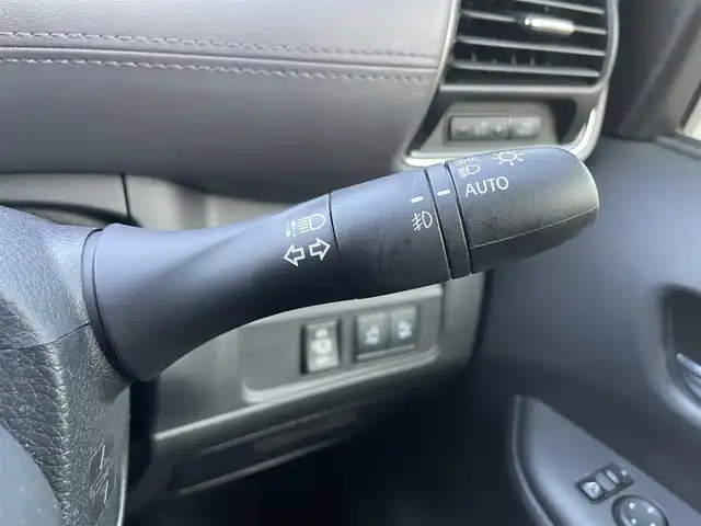 日産 セレナ ハイウェイスター V 静岡県 2020(令2)年 5.3万km ブリリアントホワイトパール 純正ナビ/・フルセグTV/・Bluetooth接続/・DVD再生/プロパイロット/エマージェンシーブレーキ/アラウンドビューモニター/パーキングアシスト/BSM/両側パワースライドドア/電動パーキングブレーキ/オートブレーキホールド/プッシュスタート/スマートキー/スペアキー/ビルトインETC/ドラレコ/LEDオートライト/オートハイビーム/スタッドレスタイヤ＋社外ホイール4本有り（195/65R15）