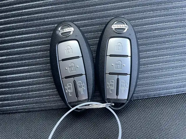 日産 セレナ ハイウェイスター V 静岡県 2020(令2)年 5.3万km ブリリアントホワイトパール 純正ナビ/・フルセグTV/・Bluetooth接続/・DVD再生/プロパイロット/エマージェンシーブレーキ/アラウンドビューモニター/パーキングアシスト/BSM/両側パワースライドドア/電動パーキングブレーキ/オートブレーキホールド/プッシュスタート/スマートキー/スペアキー/ビルトインETC/ドラレコ/LEDオートライト/オートハイビーム/スタッドレスタイヤ＋社外ホイール4本有り（195/65R15）