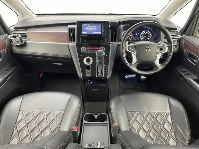 三菱 デリカＤ：５ G 宮城県 2020(令2)年 4.2万km シルバーⅡ パイオニアナビ/全周囲カメラ/オーバーフェンダー/JAOSリアラダー/マッドフラップ/MKW16インチアルミ/フリップダウンモニター/HDMI入力端子/innoルーフラック /レーダークルーズコントロール/両側パワースライドドア/ETC/ドライブレコーダー/100V電源/レザー調シートカバー/禁煙車