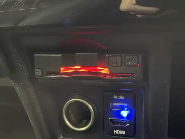 三菱 デリカＤ：５ G 宮城県 2020(令2)年 4.2万km シルバーⅡ パイオニアナビ/全周囲カメラ/オーバーフェンダー/JAOSリアラダー/マッドフラップ/MKW16インチアルミ/フリップダウンモニター/HDMI入力端子/innoルーフラック /レーダークルーズコントロール/両側パワースライドドア/ETC/ドライブレコーダー/100V電源/レザー調シートカバー/禁煙車