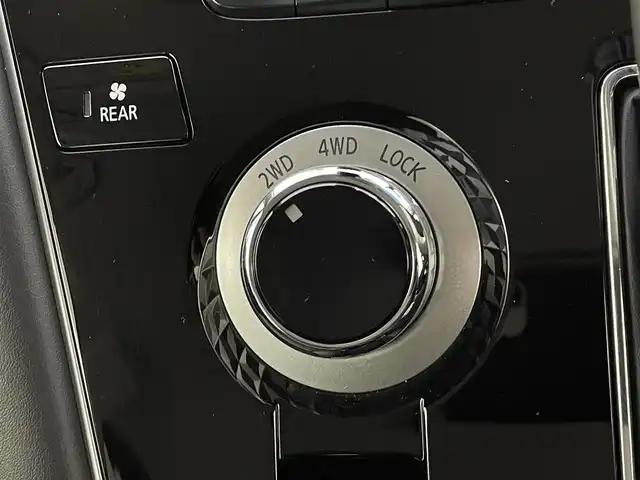 三菱 デリカＤ：５ G 宮城県 2020(令2)年 4.2万km シルバーⅡ パイオニアナビ/全周囲カメラ/オーバーフェンダー/JAOSリアラダー/マッドフラップ/MKW16インチアルミ/フリップダウンモニター/HDMI入力端子/innoルーフラック /レーダークルーズコントロール/両側パワースライドドア/ETC/ドライブレコーダー/100V電源/レザー調シートカバー/禁煙車