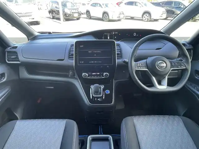 日産 セレナ e－パワー ハイウェイスター 香川県 2020(令2)年 4.4万km マルーンレッド 2トーン 登録時走行距離43310km/純正10型SDナビ/（フルセグTV/Bluetooth/DVD）/バックカメラ/純正フリップダウンモニター/純正ドライブレコーダー【DJ4-D】/エマージェンシーブレーキ/車線逸脱警報機能/クルーズコントロール/ブラインドスポットモニター/コーナーセンサー/革巻きステアリング/ステアリングスイッチ/ビルトインETC/オートライト/LEDヘッドライト/LEDフォグライト/純正15インチアルミホイール/純正フロアマット/両側スライドドア/オートエアコン/リアエアコン/2列目パーソナルテーブル/後席サンシェード/スマートキー/プッシュスタート/ウィンカー付電動格納ミラー/ISOFIX/取扱説明書