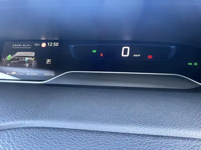 日産 セレナ e－パワー ハイウェイスター 香川県 2020(令2)年 4.4万km マルーンレッド 2トーン 登録時走行距離43310km/純正10型SDナビ/（フルセグTV/Bluetooth/DVD）/バックカメラ/純正フリップダウンモニター/純正ドライブレコーダー【DJ4-D】/エマージェンシーブレーキ/車線逸脱警報機能/クルーズコントロール/ブラインドスポットモニター/コーナーセンサー/革巻きステアリング/ステアリングスイッチ/ビルトインETC/オートライト/LEDヘッドライト/LEDフォグライト/純正15インチアルミホイール/純正フロアマット/両側スライドドア/オートエアコン/リアエアコン/2列目パーソナルテーブル/後席サンシェード/スマートキー/プッシュスタート/ウィンカー付電動格納ミラー/ISOFIX/取扱説明書