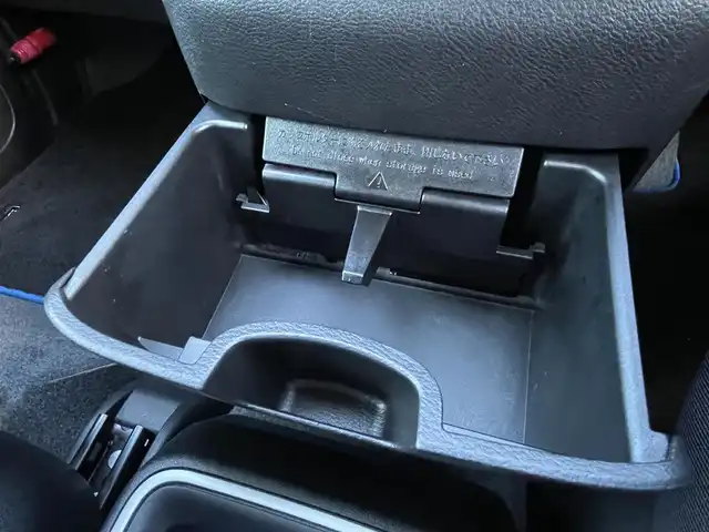 日産 セレナ e－パワー ハイウェイスター 香川県 2020(令2)年 4.4万km マルーンレッド 2トーン 登録時走行距離43310km/純正10型SDナビ/（フルセグTV/Bluetooth/DVD）/バックカメラ/純正フリップダウンモニター/純正ドライブレコーダー【DJ4-D】/エマージェンシーブレーキ/車線逸脱警報機能/クルーズコントロール/ブラインドスポットモニター/コーナーセンサー/革巻きステアリング/ステアリングスイッチ/ビルトインETC/オートライト/LEDヘッドライト/LEDフォグライト/純正15インチアルミホイール/純正フロアマット/両側スライドドア/オートエアコン/リアエアコン/2列目パーソナルテーブル/後席サンシェード/スマートキー/プッシュスタート/ウィンカー付電動格納ミラー/ISOFIX/取扱説明書