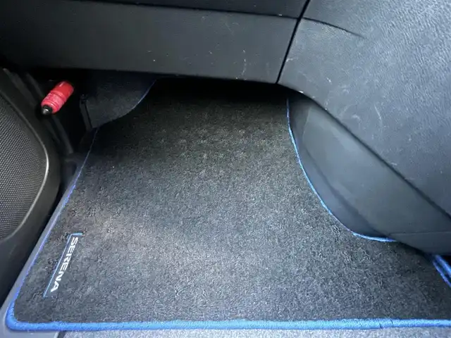 日産 セレナ e－パワー ハイウェイスター 香川県 2020(令2)年 4.4万km マルーンレッド 2トーン 登録時走行距離43310km/純正10型SDナビ/（フルセグTV/Bluetooth/DVD）/バックカメラ/純正フリップダウンモニター/純正ドライブレコーダー【DJ4-D】/エマージェンシーブレーキ/車線逸脱警報機能/クルーズコントロール/ブラインドスポットモニター/コーナーセンサー/革巻きステアリング/ステアリングスイッチ/ビルトインETC/オートライト/LEDヘッドライト/LEDフォグライト/純正15インチアルミホイール/純正フロアマット/両側スライドドア/オートエアコン/リアエアコン/2列目パーソナルテーブル/後席サンシェード/スマートキー/プッシュスタート/ウィンカー付電動格納ミラー/ISOFIX/取扱説明書