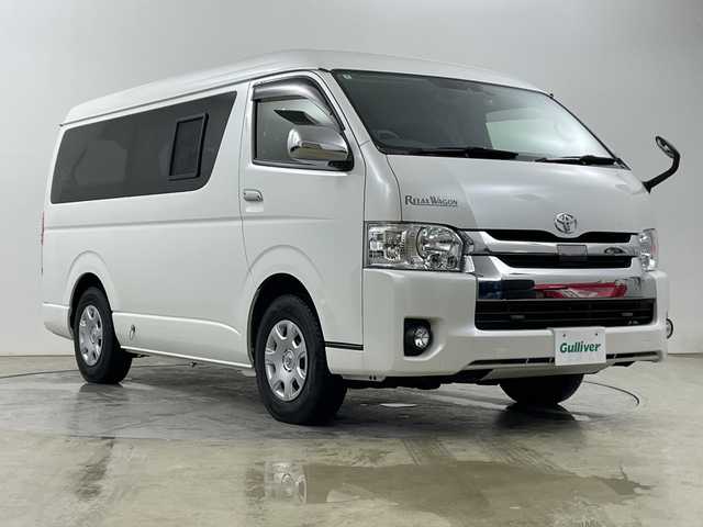 トヨタ ハイエース GL ロング 道央・札幌 2019(平31)年 2.5万km ホワイトパールクリスタルシャイン ・４WD/　キャンピング仕様車/・トヨタセーフティセンス/・プリクラッシュセーフティ/・キャンピング仕様装備品/・冷蔵庫・流し台・レンジ/・車社内LED証明・ベット仕様/・車内カーテン・テーブルキット/・リアクーラー・リアヒーター/・車外電源ケーブル/・車内１００V電源/・左スライドドア（イージークローザー付）/・社外ナビ（DVD.CD.SD.Bluetooth）/・バックカメラ/・LEDライト/オートライト/・ドライブレコーダー/・スマートキー
