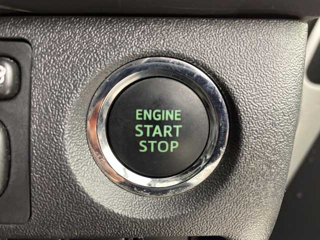 トヨタ ハイエース GL ロング 道央・札幌 2019(平31)年 2.5万km ホワイトパールクリスタルシャイン ・４WD/　キャンピング仕様車/・トヨタセーフティセンス/・プリクラッシュセーフティ/・キャンピング仕様装備品/・冷蔵庫・流し台・レンジ/・車社内LED証明・ベット仕様/・車内カーテン・テーブルキット/・リアクーラー・リアヒーター/・車外電源ケーブル/・車内１００V電源/・左スライドドア（イージークローザー付）/・社外ナビ（DVD.CD.SD.Bluetooth）/・バックカメラ/・LEDライト/オートライト/・ドライブレコーダー/・スマートキー