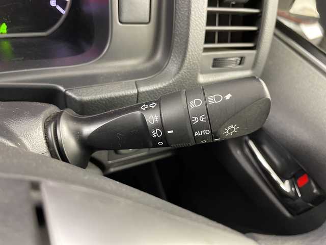 トヨタ ハイエース GL ロング 道央・札幌 2019(平31)年 2.5万km ホワイトパールクリスタルシャイン ・４WD/　キャンピング仕様車/・トヨタセーフティセンス/・プリクラッシュセーフティ/・キャンピング仕様装備品/・冷蔵庫・流し台・レンジ/・車社内LED証明・ベット仕様/・車内カーテン・テーブルキット/・リアクーラー・リアヒーター/・車外電源ケーブル/・車内１００V電源/・左スライドドア（イージークローザー付）/・社外ナビ（DVD.CD.SD.Bluetooth）/・バックカメラ/・LEDライト/オートライト/・ドライブレコーダー/・スマートキー