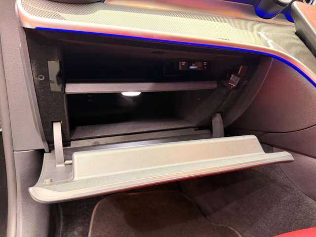 メルセデス・ベンツ Ｍ・ベンツ Ｃ２２０ｄ アバンギャルド　AMGライン 千葉県 2022(令4)年 4.9万km オブシディアンブラック パノラマＳＲ　/レザーエクスクルーシブＰＫＧ　/ベーシックＰＫＧ　/赤黒革シート　/ＨＵＤ　/ＡＣＣ　/ＡＲナビ/ＴＶ　/３６０°　/Ｂｌｕｅｔｏｏｔｈ接続　/シートヒーター　/ＲＳＰ　/ＥＴＣ　/ドラレコ　/１オーナー