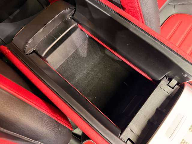 メルセデス・ベンツ Ｍ・ベンツ Ｃ２２０ｄ アバンギャルド　AMGライン 千葉県 2022(令4)年 4.9万km オブシディアンブラック パノラマＳＲ　/レザーエクスクルーシブＰＫＧ　/ベーシックＰＫＧ　/赤黒革シート　/ＨＵＤ　/ＡＣＣ　/ＡＲナビ/ＴＶ　/３６０°　/Ｂｌｕｅｔｏｏｔｈ接続　/シートヒーター　/ＲＳＰ　/ＥＴＣ　/ドラレコ　/１オーナー