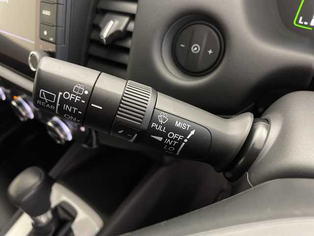 ホンダ フィット e:HEVリュクス 鹿児島県 2021(令3)年 1.7万km プラチナホワイトパール 純正SDナビ/(BT/CD/DVD/AM/FM/フルセグTV)/ホンダセンシング/レーダークルーズコントロール/衝突軽減ブレーキ/レーンキープアシスト/標識認識機能/踏み間違い防止機能/前席シートヒーター/レザーシート/革巻きステアリング/ステアリングスイッチ/アイドリングストップ/バックカメラ/前後ドライブレコーダー/チップアップシート/純正フロアマット/純正16インチアルミホイール/オートマチックハイビーム/純正LEDヘッドライト/保証書/取扱説明書/スペアキー