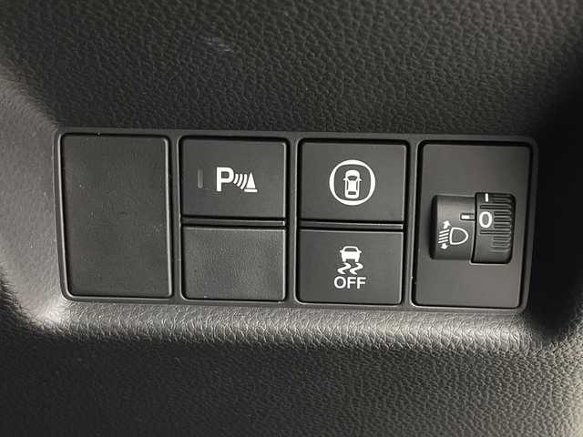 ホンダ フィット e:HEVリュクス 鹿児島県 2021(令3)年 1.7万km プラチナホワイトパール 純正SDナビ/(BT/CD/DVD/AM/FM/フルセグTV)/ホンダセンシング/レーダークルーズコントロール/衝突軽減ブレーキ/レーンキープアシスト/標識認識機能/踏み間違い防止機能/前席シートヒーター/レザーシート/革巻きステアリング/ステアリングスイッチ/アイドリングストップ/バックカメラ/前後ドライブレコーダー/チップアップシート/純正フロアマット/純正16インチアルミホイール/オートマチックハイビーム/純正LEDヘッドライト/保証書/取扱説明書/スペアキー