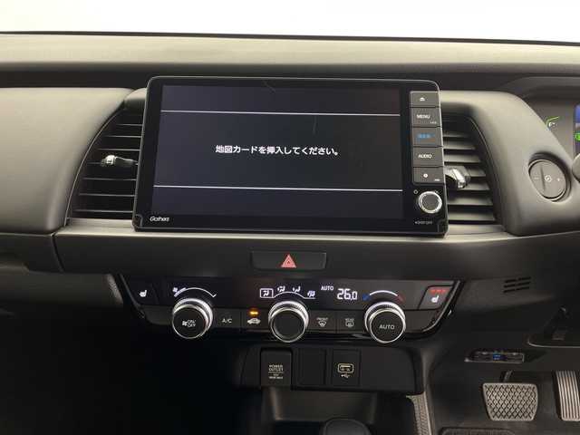 ホンダ フィット e:HEVリュクス 鹿児島県 2021(令3)年 1.7万km プラチナホワイトパール 純正SDナビ/(BT/CD/DVD/AM/FM/フルセグTV)/ホンダセンシング/レーダークルーズコントロール/衝突軽減ブレーキ/レーンキープアシスト/標識認識機能/踏み間違い防止機能/前席シートヒーター/レザーシート/革巻きステアリング/ステアリングスイッチ/アイドリングストップ/バックカメラ/前後ドライブレコーダー/チップアップシート/純正フロアマット/純正16インチアルミホイール/オートマチックハイビーム/純正LEDヘッドライト/保証書/取扱説明書/スペアキー