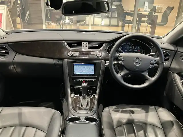 メルセデス・ベンツ ＣＬＳ３５０ 神奈川県 2005(平17)年 2.8万km アラバスターホワイト ワンオーナー/新車時保証書/サンルーフ/前席パワーシート/前席シートメモリー/前席シートヒーター/レザーシート/パイオニアSDナビ/Bluetooth/CD/DVD/SD/バックカメラ/クルーズコントロール/ドラレコ/ステアリングリモコン