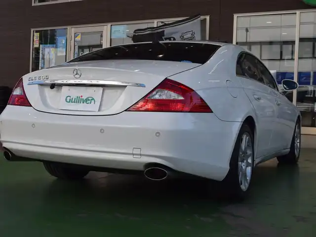 メルセデス・ベンツ ＣＬＳ３５０ 神奈川県 2005(平17)年 2.8万km アラバスターホワイト ワンオーナー/新車時保証書/サンルーフ/前席パワーシート/前席シートメモリー/前席シートヒーター/レザーシート/パイオニアSDナビ/Bluetooth/CD/DVD/SD/バックカメラ/クルーズコントロール/ドラレコ/ステアリングリモコン