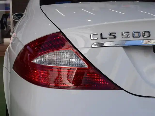 メルセデス・ベンツ ＣＬＳ３５０ 神奈川県 2005(平17)年 2.8万km アラバスターホワイト ワンオーナー/新車時保証書/サンルーフ/前席パワーシート/前席シートメモリー/前席シートヒーター/レザーシート/パイオニアSDナビ/Bluetooth/CD/DVD/SD/バックカメラ/クルーズコントロール/ドラレコ/ステアリングリモコン