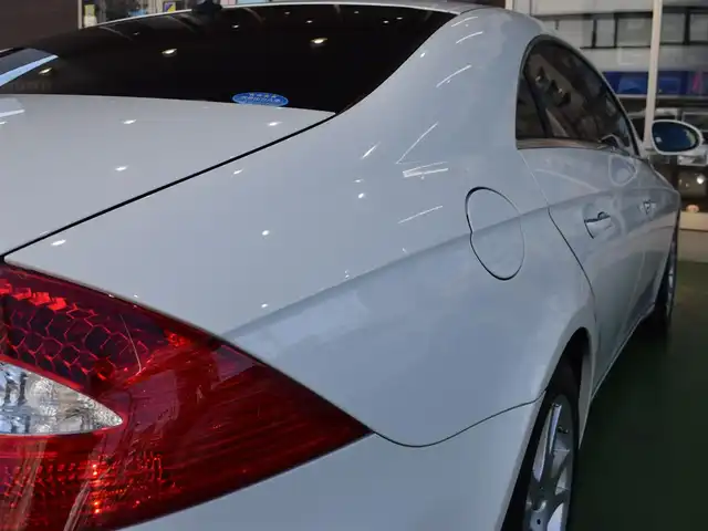 メルセデス・ベンツ ＣＬＳ３５０ 神奈川県 2005(平17)年 2.8万km アラバスターホワイト ワンオーナー/新車時保証書/サンルーフ/前席パワーシート/前席シートメモリー/前席シートヒーター/レザーシート/パイオニアSDナビ/Bluetooth/CD/DVD/SD/バックカメラ/クルーズコントロール/ドラレコ/ステアリングリモコン