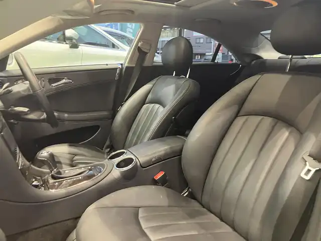 メルセデス・ベンツ ＣＬＳ３５０ 神奈川県 2005(平17)年 2.8万km アラバスターホワイト ワンオーナー/新車時保証書/サンルーフ/前席パワーシート/前席シートメモリー/前席シートヒーター/レザーシート/パイオニアSDナビ/Bluetooth/CD/DVD/SD/バックカメラ/クルーズコントロール/ドラレコ/ステアリングリモコン