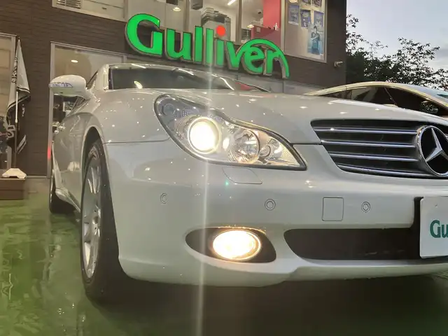 メルセデス・ベンツ ＣＬＳ３５０ 神奈川県 2005(平17)年 2.8万km アラバスターホワイト ワンオーナー/新車時保証書/サンルーフ/前席パワーシート/前席シートメモリー/前席シートヒーター/レザーシート/パイオニアSDナビ/Bluetooth/CD/DVD/SD/バックカメラ/クルーズコントロール/ドラレコ/ステアリングリモコン