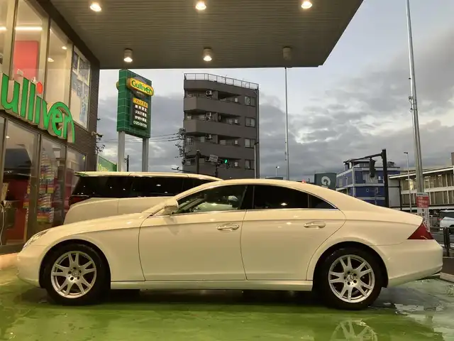 メルセデス・ベンツ ＣＬＳ３５０ 神奈川県 2005(平17)年 2.8万km アラバスターホワイト ワンオーナー/新車時保証書/サンルーフ/前席パワーシート/前席シートメモリー/前席シートヒーター/レザーシート/パイオニアSDナビ/Bluetooth/CD/DVD/SD/バックカメラ/クルーズコントロール/ドラレコ/ステアリングリモコン