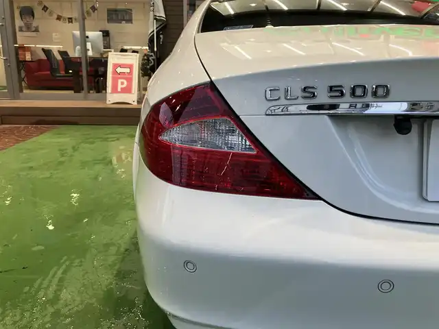 メルセデス・ベンツ ＣＬＳ３５０ 神奈川県 2005(平17)年 2.8万km アラバスターホワイト ワンオーナー/新車時保証書/サンルーフ/前席パワーシート/前席シートメモリー/前席シートヒーター/レザーシート/パイオニアSDナビ/Bluetooth/CD/DVD/SD/バックカメラ/クルーズコントロール/ドラレコ/ステアリングリモコン
