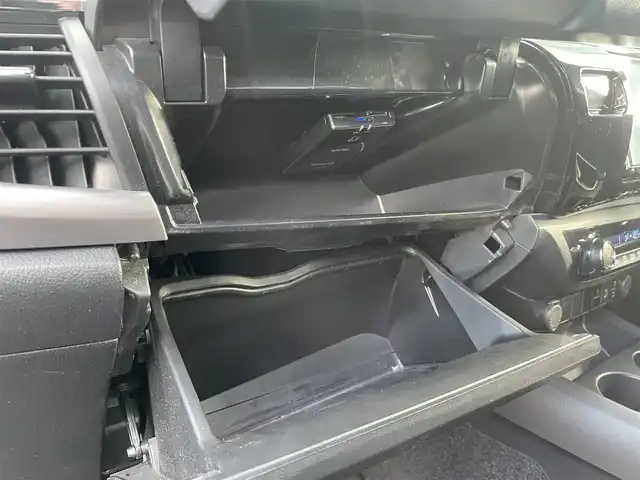 トヨタ ハイラックス Z 東京都 2021(令3)年 1.9万km アティチュードブラックマイカ ワンオーナー/社外ナビ/ドライブレコーダー/Bluetooth/フルセグテレビ/純正アルミホイール/純正フロアマット/プリクラッシュセーフティ/レーンキープアシスト/オートライト/LEDヘッドライト/ドアバイザー/新車保証書/取扱説明書