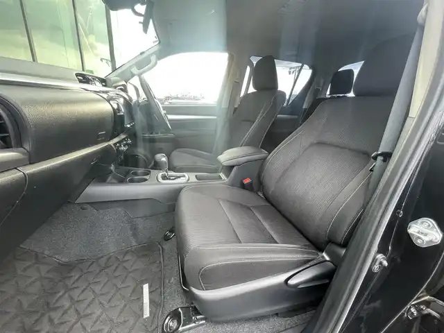 トヨタ ハイラックス Z 東京都 2021(令3)年 1.9万km アティチュードブラックマイカ ワンオーナー/社外ナビ/ドライブレコーダー/Bluetooth/フルセグテレビ/純正アルミホイール/純正フロアマット/プリクラッシュセーフティ/レーンキープアシスト/オートライト/LEDヘッドライト/ドアバイザー/新車保証書/取扱説明書