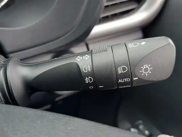 トヨタ ハイラックス Z 東京都 2021(令3)年 1.9万km アティチュードブラックマイカ ワンオーナー/社外ナビ/ドライブレコーダー/Bluetooth/フルセグテレビ/純正アルミホイール/純正フロアマット/プリクラッシュセーフティ/レーンキープアシスト/オートライト/LEDヘッドライト/ドアバイザー/新車保証書/取扱説明書