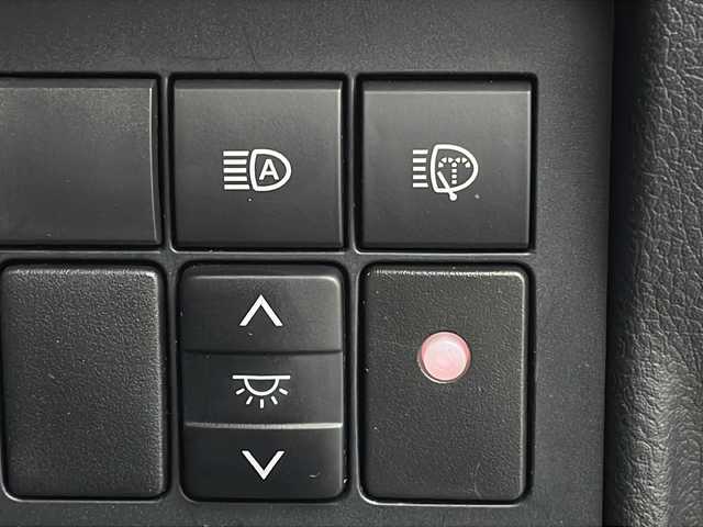 トヨタ ランドクルーザー プラド TX Lパッケージ マットブラED 新潟県 2022(令4)年 2.1万km ホワイトパールクリスタルシャイン 4WD/純正ディーラーオプションナビ（型式：NSZT-W68T）/・AM/FM/CD/DVD/Bluetooth/フルセグ/バックモニター/トヨタセーフティセンス/アダプティブクルーズコントロ―ル/衝突被害軽減システム/サンルーフ/純正ETC2.0/前方ドライブレコーダー/純正フロアマット/3列シート/前席パワーシート/レザーシート/前席エアシート/ルーフレール/純正18インチAW夏タイヤ/ABS/横滑り防止機能/前後コーナーセンサー/盗難防止装置/純正LEDヘッドライト/オートライト/オートマチックハイビーム