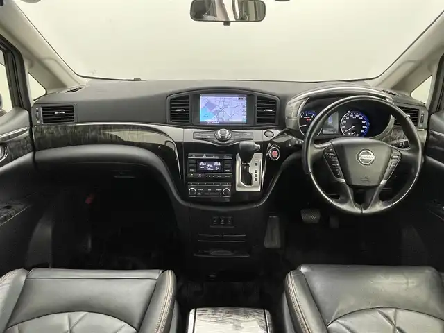 日産 エルグランド 250HWS プレミアム アーバンクロム 岡山県 2016(平28)年 8.6万km ブリリアントホワイトパール 純正メモリナビゲーション/エマージェンシーブレーキ		/１２インチフリップダウンモニター		/【フルセグ/Bluetooth/DVD/MSV】		/アラウンドビューモニター		/純正18inアルミホイール+サマータイヤ：装着		/パワーシート		/電動リアゲート	/１００V電源	/クルーズコントロール		/ビルトインETC		/LEDヘッドライト（AUTO機能付き）		/シートヒーター		/横滑り防止機能					/純正ドライブレコーダー				/スマートキー	/ステアリングスイッチ/ISOFIX		/プッシュスタート		/コーナーセンサー			/フロアマット
