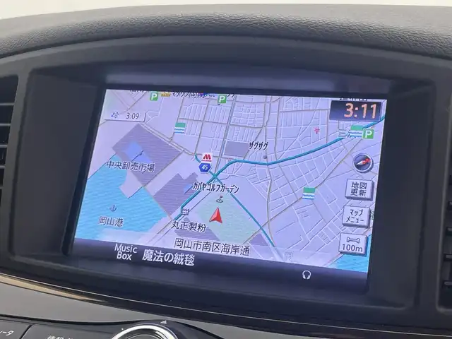 日産 エルグランド 250HWS プレミアム アーバンクロム 岡山県 2016(平28)年 8.6万km ブリリアントホワイトパール 純正メモリナビゲーション/エマージェンシーブレーキ		/１２インチフリップダウンモニター		/【フルセグ/Bluetooth/DVD/MSV】		/アラウンドビューモニター		/純正18inアルミホイール+サマータイヤ：装着		/パワーシート		/電動リアゲート	/１００V電源	/クルーズコントロール		/ビルトインETC		/LEDヘッドライト（AUTO機能付き）		/シートヒーター		/横滑り防止機能					/純正ドライブレコーダー				/スマートキー	/ステアリングスイッチ/ISOFIX		/プッシュスタート		/コーナーセンサー			/フロアマット