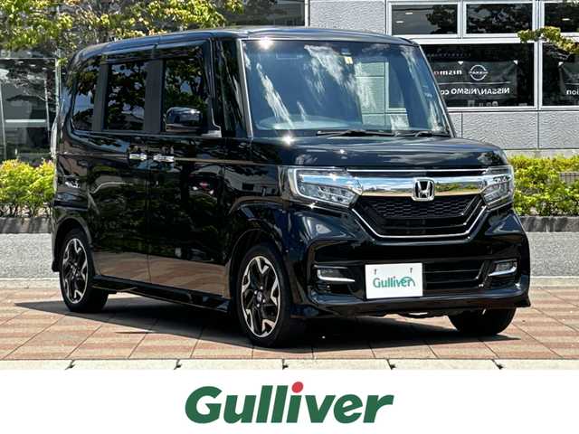ホンダ Ｎ ＢＯＸ カスタム G L ターボ ホンダセンシング 福島県 2020(令2)年 5.7万km クリスタルブラックパール ホンダセンシング/衝突軽減ブレーキ〈CMBS〉/誤発進抑制機能/歩行者事故低減ステアリング/先行車発進お知らせ機能/標識認識機能/路外逸脱抑制機能/アダプティブクルーズコントロール〈ACC〉/車線維持支援システム〈LKAS〉/後方誤発進抑制機能/オートハイビーム/社外ナビゲーション/型番：AVN‐D10/【CD/SD/BT/TV】/バックカメラ/ビルトインETC/ドライブレコーダー/両側電動スライドドア/前席シートヒーター/ステアリングリモコン/パドルシフト/LEDオートライト/LEDフォグランプ/リアドアサンシェード/純正フロアマット/ドアバイザー