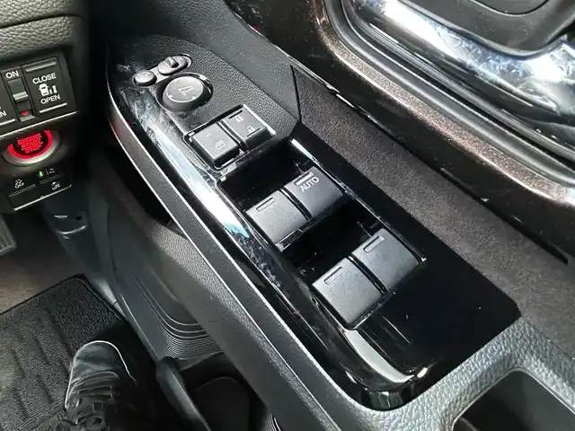 ホンダ Ｎ ＢＯＸ カスタム G L ターボ ホンダセンシング 福島県 2020(令2)年 5.7万km クリスタルブラックパール ホンダセンシング/衝突軽減ブレーキ〈CMBS〉/誤発進抑制機能/歩行者事故低減ステアリング/先行車発進お知らせ機能/標識認識機能/路外逸脱抑制機能/アダプティブクルーズコントロール〈ACC〉/車線維持支援システム〈LKAS〉/後方誤発進抑制機能/オートハイビーム/社外ナビゲーション/型番：AVN‐D10/【CD/SD/BT/TV】/バックカメラ/ビルトインETC/ドライブレコーダー/両側電動スライドドア/前席シートヒーター/ステアリングリモコン/パドルシフト/LEDオートライト/LEDフォグランプ/リアドアサンシェード/純正フロアマット/ドアバイザー