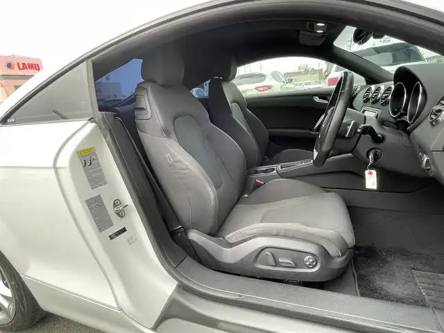 アウディ ＴＴクーペ 2．0 TFSI クワトロ 石川県 2008(平20)年 4.5万km 白 純正ナビ/フルセグTV/可変リアスポイラー/純正18インチアルミホイール/キセノンヘッドライト/ETC/運転席/助手席パワーシート/RS仕様ハニカムグリル/オートライト/パドルシフト