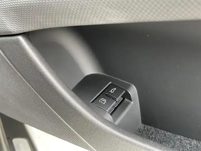 アウディ ＴＴクーペ 2．0 TFSI クワトロ 石川県 2008(平20)年 4.5万km 白 純正ナビ/フルセグTV/可変リアスポイラー/純正18インチアルミホイール/キセノンヘッドライト/ETC/運転席/助手席パワーシート/RS仕様ハニカムグリル/オートライト/パドルシフト