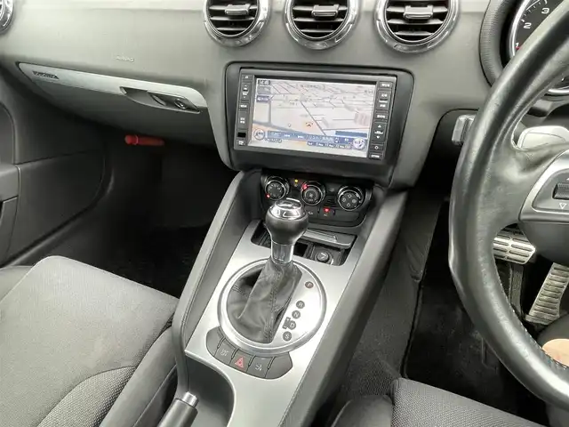 アウディ ＴＴクーペ 2．0 TFSI クワトロ 石川県 2008(平20)年 4.5万km 白 純正ナビ/フルセグTV/可変リアスポイラー/純正18インチアルミホイール/キセノンヘッドライト/ETC/運転席/助手席パワーシート/RS仕様ハニカムグリル/オートライト/パドルシフト