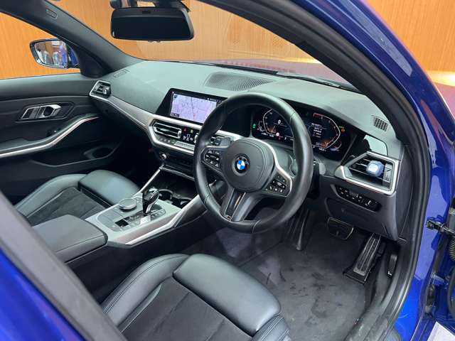 ＢＭＷ ＢＭＷ ３２０ｉ Mスポーツ 千葉県 2019(令1)年 4.3万km 青Ｍ ＡＣＣ　/オプション１９インチＡＷ　/半革シート　/ナビ　/Ｂｌｕｅｔｏｏｔｈ接続　/３６０°電動シート　/シートＨ　/電動トランク　/ＬＥＤヘッドライト　/オートハイビーム　/衝突軽減Ｂ　/ＢＳＭ　/ＬＫＡ　/ＥＴＣ